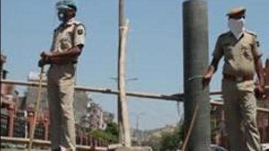 Jaipur, India – April 24, 2020: Police personnel on guard during lockdown in the Ramganj containment zone, in Jaipur, Rajasthan, India, on Friday April 24, 2020. (Photo by Himanshu Vyas / Hindustan Times) Jaipur, India – April 24, 2020: Police personnel on guard during lockdown in the Ramganj containment zone, in Jaipur, Rajasthan, India, on Friday April 24, 2020. (Photo by Himanshu Vyas / Hindustan Times)