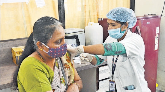A beneficiary above the age of 45 with no comorbidity gets the Covid vaccine at the Kamala Nehru hospital on Thursday. (SHANKAR NARAYAN/HT) A beneficiary above the age of 45 with no comorbidity gets the Covid vaccine at the Kamala Nehru hospital on Thursday. (SHANKAR NARAYAN/HT)