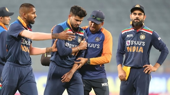 India's Shreyas Iyer, center, walks off the field after injuring himself.(AP) India's Shreyas Iyer, center, walks off the field after injuring himself.(AP)