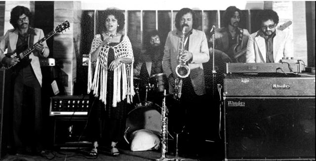 At Sea Rock Hotel, Bombay: (L-R) Ozzie Fernandes, Yvonne Gonsalves, Braz Gonsalves, Lou Hilt, and Louiz Banks (Courtesy the publisher) At Sea Rock Hotel, Bombay: (L-R) Ozzie Fernandes, Yvonne Gonsalves, Braz Gonsalves, Lou Hilt, and Louiz Banks (Courtesy the publisher)