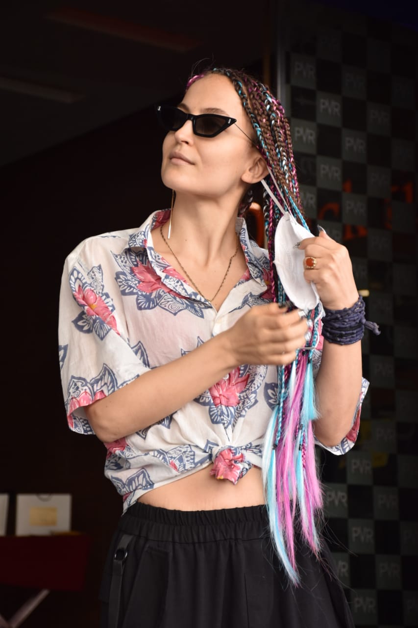 Elli AvrRam (Varinder Chawla)