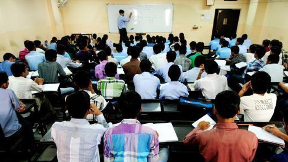 Career Point coaching institute for iit jee, aieee, aipmt, state pmt, rpmt and mppmt entrance preparation, Kota Coaching, Coaching Guru, kota is coaching centre hub in india;18/07/2012;photo:pradeep gaur/mint