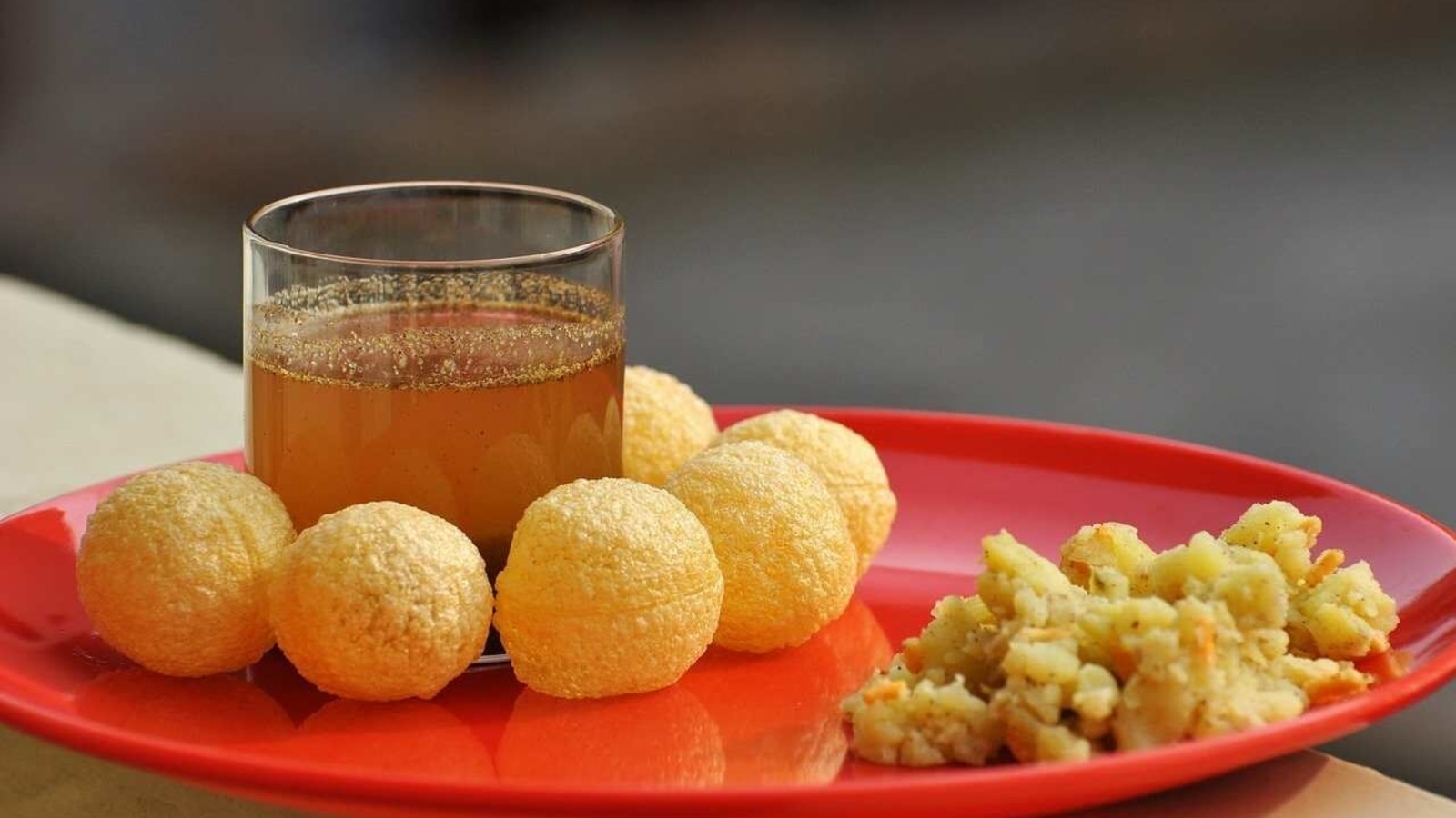 gol-gappe-vs-pani-puri-tweet-on-street-snack-leaves-tweeple-divided