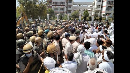 Police preventing protesters from proceeding to the Baba Mastnath University campus, where chief minister Manohar Lal’s helicopter was to land, on the outskirts of Rohtak on Saturday. (Manoj Dhaka/HT)