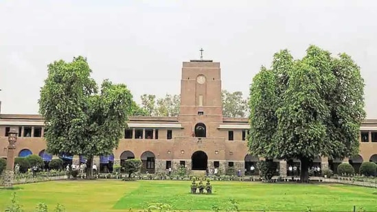 Faculty members at several DU colleges said the university should not blame St Stephen’s in the absence of any clear guidelines.(HT file) Faculty members at several DU colleges said the university should not blame St Stephen’s in the absence of any clear guidelines.(HT file)