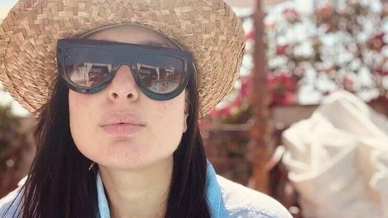 This was Kareena Kapoor's first picture of herself after giving birth to her second son. She captioned it, "Oh hello there... Missed you all." 