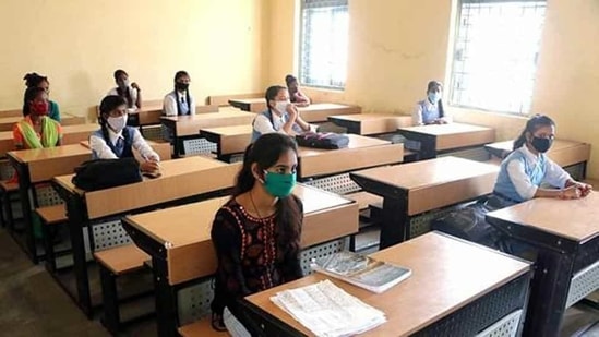 The Karnataka government on Friday said that classes from 6-9 will be suspended to contain Covid-19 spread.(ANI file photo) The Karnataka government on Friday said that classes from 6-9 will be suspended to contain Covid-19 spread.(ANI file photo)