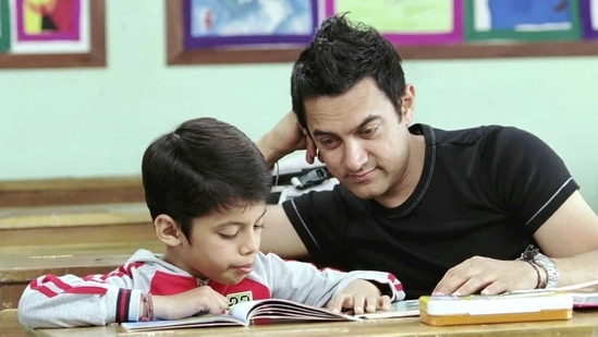 Aamir Khan and Darsheel Safary in a still from Taare Zameen Par.