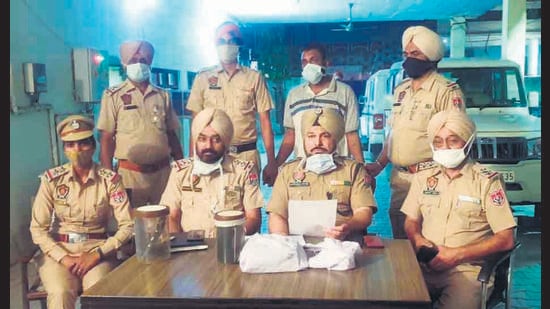 The accused, Sonu, in the custody of Daresi police in Ludhiana on Sunday. (HT Photo) The accused, Sonu, in the custody of Daresi police in Ludhiana on Sunday. (HT Photo)