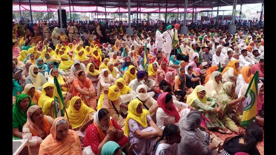 Protesters attend a mahapanchayat in Abohar on Sunday. (Sanjeev Kumar/HT)