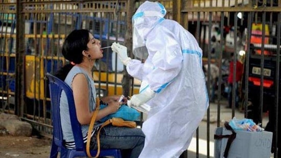 According to state government figures, 1,18,933 Covid-19 tests were carried out on Sunday. (PTI) (HT_PRINT) According to state government figures, 1,18,933 Covid-19 tests were carried out on Sunday. (PTI) (HT_PRINT)