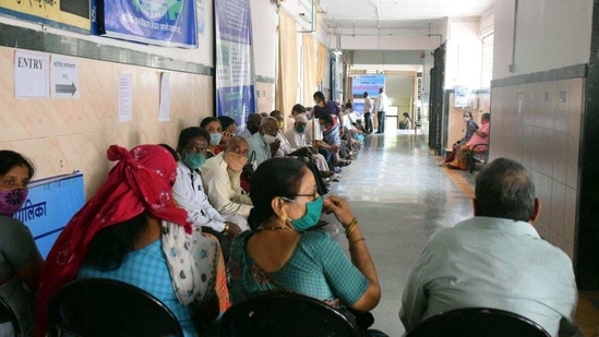 Pune Municipal Corporation officials said that they are not aware of this incident, but admitted shortage of beds. In picture - Patients waiting in a hospital in Pune. (HT Photo) Pune Municipal Corporation officials said that they are not aware of this incident, but admitted shortage of beds. In picture - Patients waiting in a hospital in Pune. (HT Photo)