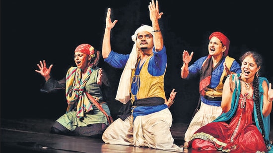 A still form the play “Piya Behrupiya.” (HT PHOTO) A still form the play “Piya Behrupiya.” (HT PHOTO)