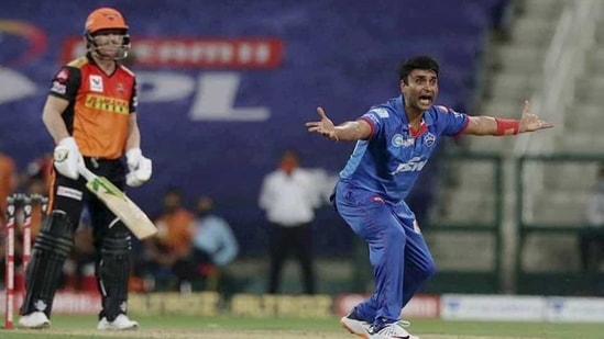 Delhi Capitals player Amit Mishra appeals successfully for the wicket Sunrisers Hyderabad batsman David Warner during the Indian Premier League 2020 cricket match.(PTI) Delhi Capitals player Amit Mishra appeals successfully for the wicket Sunrisers Hyderabad batsman David Warner during the Indian Premier League 2020 cricket match.(PTI)
