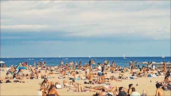Partygoers In Spain S Barcelona To Wear Face Mask On Beach But Not If Sunbathing Hindustan Times