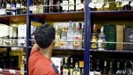 Delhi has 849 liquor stores, of which 276 are privately run. Retail liquor licences are given through an application for a fee of <span class='webrupee'>₹</span>8 lakh.(Representational image) Delhi has 849 liquor stores, of which 276 are privately run. Retail liquor licences are given through an application for a fee of <span class='webrupee'>₹</span>8 lakh.(Representational image)