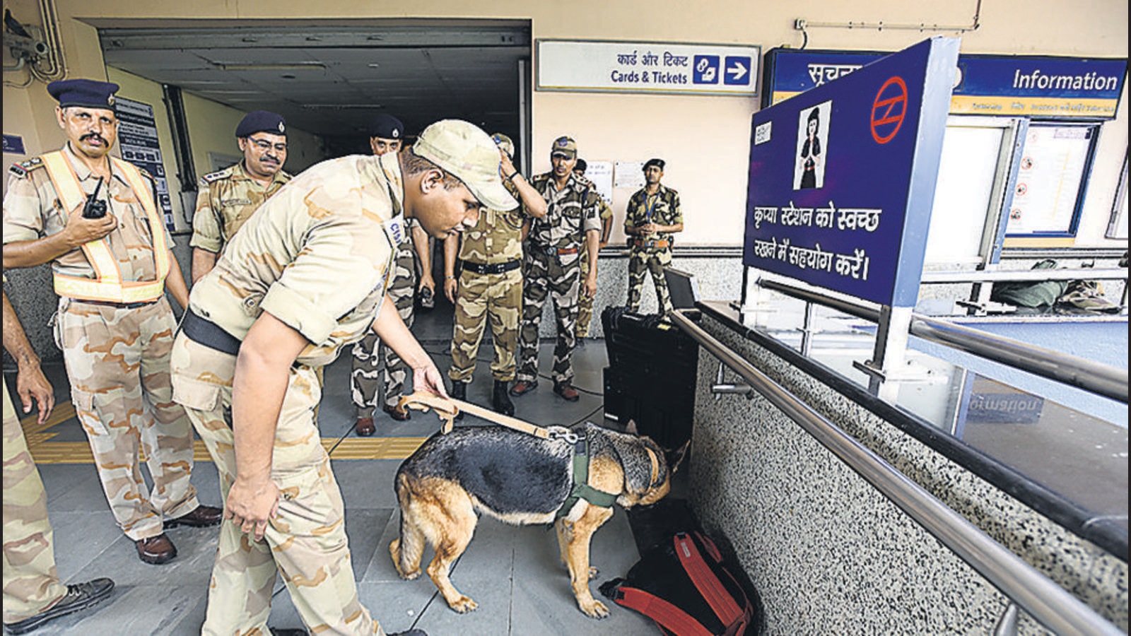 Bomb Scare: Mock Drill Outside National Media Centre In Delhi | Latest ...