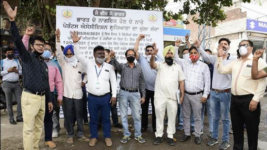 Parents association members protesting at Bharat Nagar Chowk in Ludhiana on Monday. (Harsimar Pal Singh/HT)