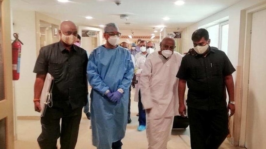Former prime minister HD Deve Gowda at Manipal Hospital in Bengaluru where he is being treated for Covid-19. (ANI Photo) Former prime minister HD Deve Gowda at Manipal Hospital in Bengaluru where he is being treated for Covid-19. (ANI Photo)
