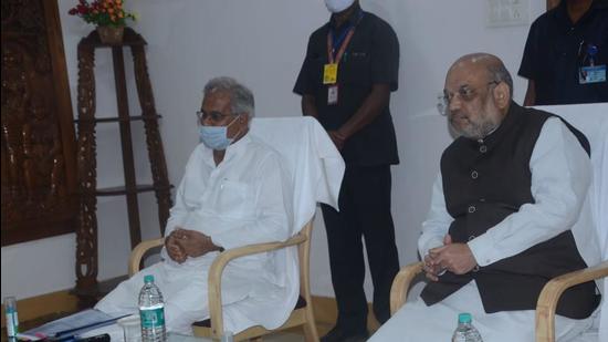 Home minister Amit Shah with Chhattisgarh chief minister Bhupesh Baghel at the review meeting on Monday, April 5. (HT photo)