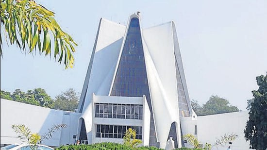In 2020-21, the varsity had recorded a deficit of ₹296 crore, so if achieved, it will be reduced by 60% by the end of this fiscal. (HT file) In 2020-21, the varsity had recorded a deficit of ₹296 crore, so if achieved, it will be reduced by 60% by the end of this fiscal. (HT file)