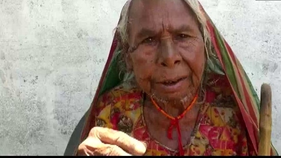 Soon after getting her vaccination injection, Tulsabai stepped out of the health facility and flashed a victory sign. (Photo: ANI) Soon after getting her vaccination injection, Tulsabai stepped out of the health facility and flashed a victory sign. (Photo: ANI)
