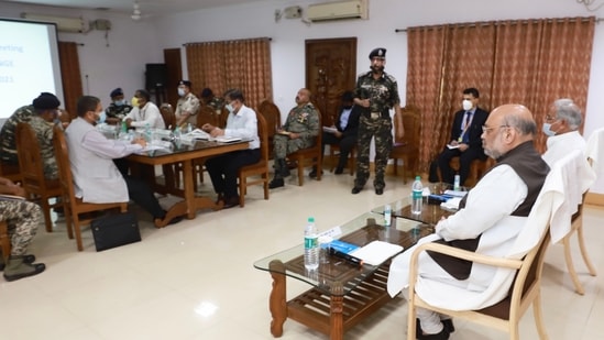 Home minister Amit Shah and Chhattisgarh CM Bhupesh Baghel at the review meeting in Jagdalpur (twitter.com/pibhomeaffairs)