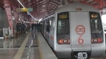 Delhi Metro advised the commuters who do not fall in essential category to complete the journey and reach there destination by 10 pm.(Sakib Ali/HT Photo) Delhi Metro advised the commuters who do not fall in essential category to complete the journey and reach there destination by 10 pm.(Sakib Ali/HT Photo)