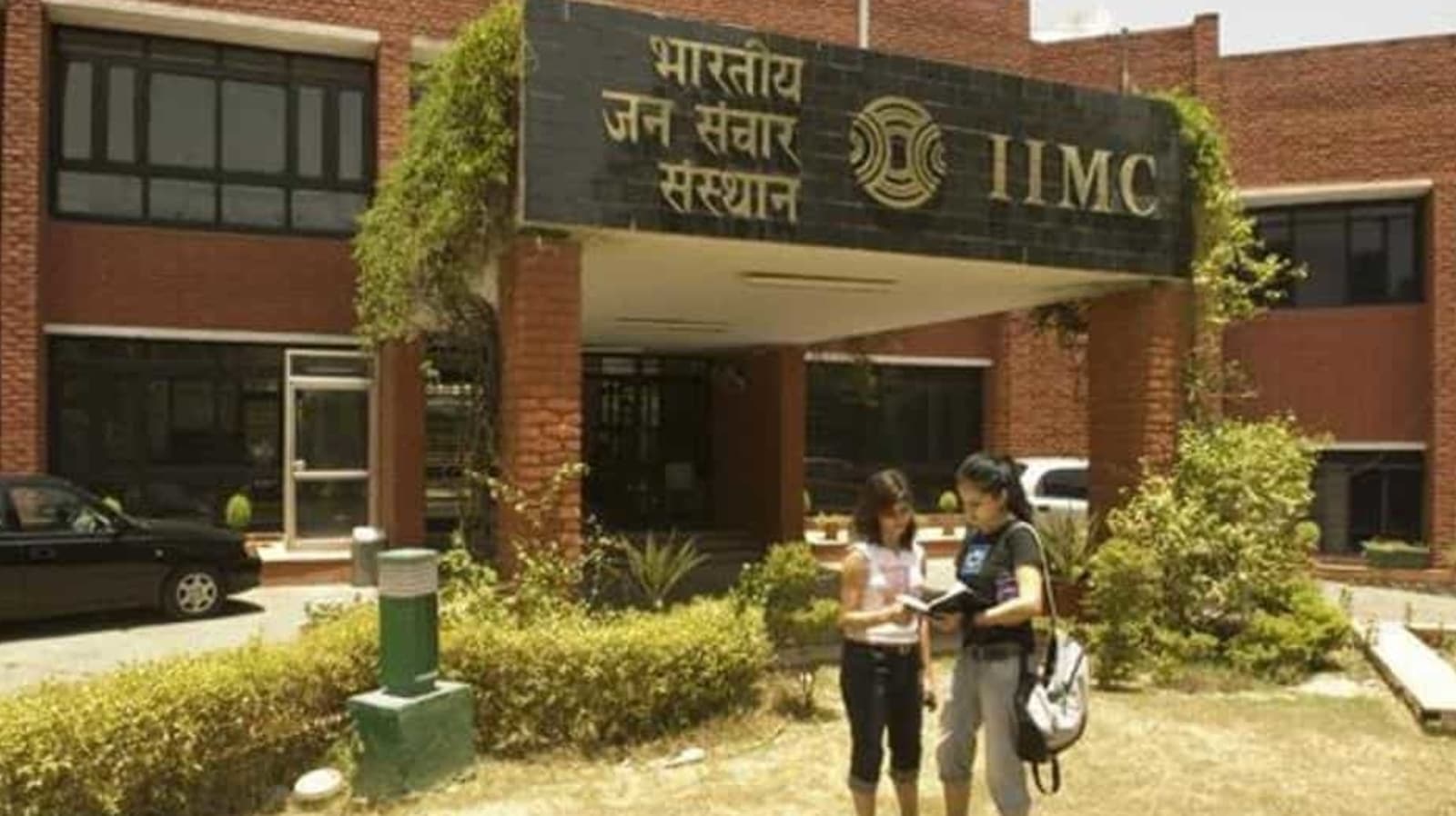 IIMC students demand to open campus, waive off fees | Education - Hindustan Times