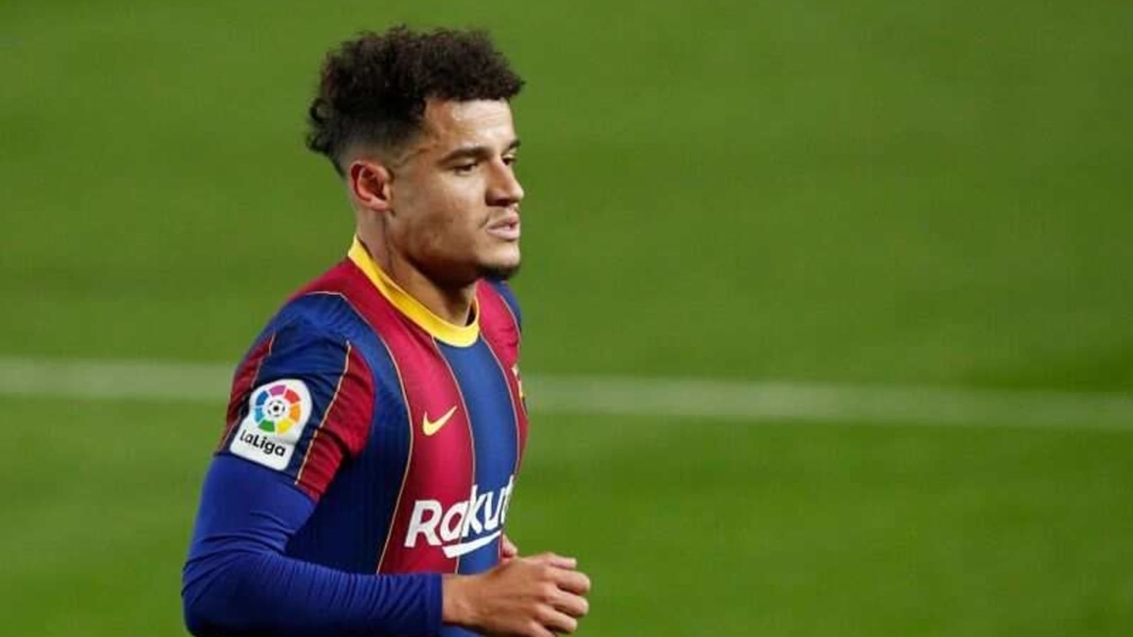 Barcelona's Coutinho has knee surgery