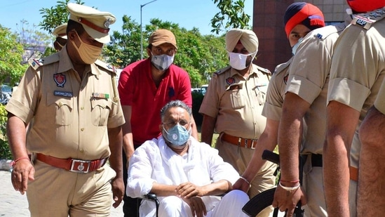 Mukhtar Ansari being produced in Mohali District Court by Punjab police, in Mohali in this file picture from March 2021. ( Keshav Singh/ Hindustan Times)