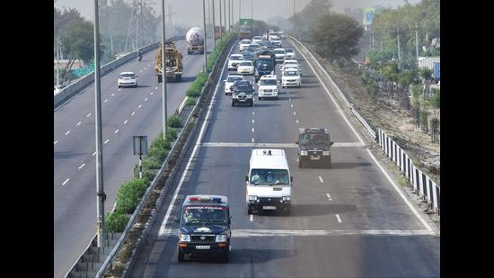 A cavalcade of police vehicles taking gangster-turned-politician Mukhtar Ansari to Uttar Pradesh on Tuesday. A cavalcade of police vehicles taking gangster-turned-politician Mukhtar Ansari to Uttar Pradesh on Tuesday.
