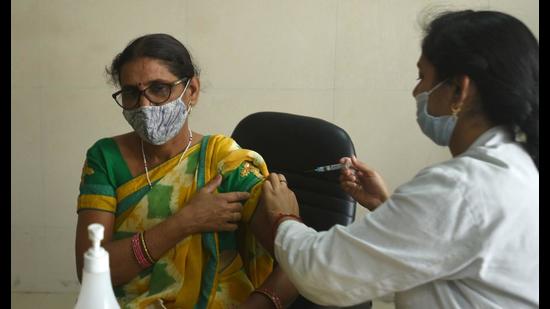 A health worker administers a Covid-19 vaccine. (HT Photo)