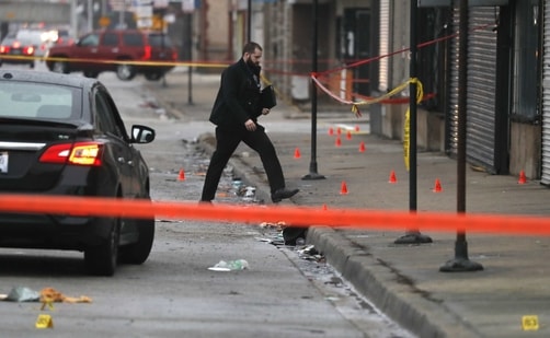 In this file picture from March 2021, Chicago police work the scene of a shooting on Chicago's South Side. The area witnessed gun violence again on Monday as seven people were wounded in a gunfight. (AP/For Representative Purposes Only) In this file picture from March 2021, Chicago police work the scene of a shooting on Chicago's South Side. The area witnessed gun violence again on Monday as seven people were wounded in a gunfight. (AP/For Representative Purposes Only)