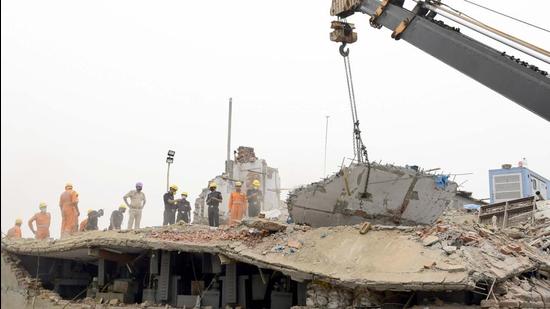 Rescue operations on at the Ludhiana roof collapse site on Tuesday. (Gurpreet Singh/HT) Rescue operations on at the Ludhiana roof collapse site on Tuesday. (Gurpreet Singh/HT)
