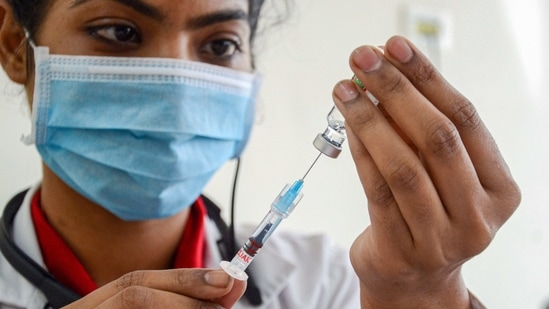 Amritsar: A medical worker prepares to inoculate person with a dose of COVID vaccine, in Amritsar, Saturday, April 3, 2021. (PTI Photo) (PTI04_03_2021_000129A)(PTI) Amritsar: A medical worker prepares to inoculate person with a dose of COVID vaccine, in Amritsar, Saturday, April 3, 2021. (PTI Photo) (PTI04_03_2021_000129A)(PTI)