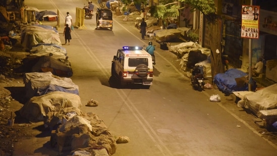 A police vehicle patrols outside Vile Parle station during night curfew in Mumbai.(PTI)