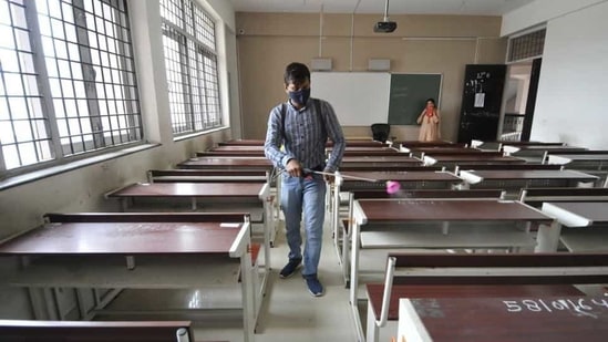 In Delhi, only students enrolled in classes 9 to 12 for the academic session 2020-21 have been allowed to come to schools for practicals, remedial classes, and exams. (Sunil Ghosh/HT Photo) In Delhi, only students enrolled in classes 9 to 12 for the academic session 2020-21 have been allowed to come to schools for practicals, remedial classes, and exams. (Sunil Ghosh/HT Photo)