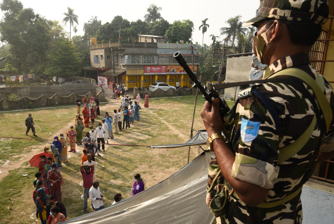 People queue to cast their vote amid coronavirus pandemic at South 24 parganas district in West Bengal. (HT Photo/ Samir Jana)