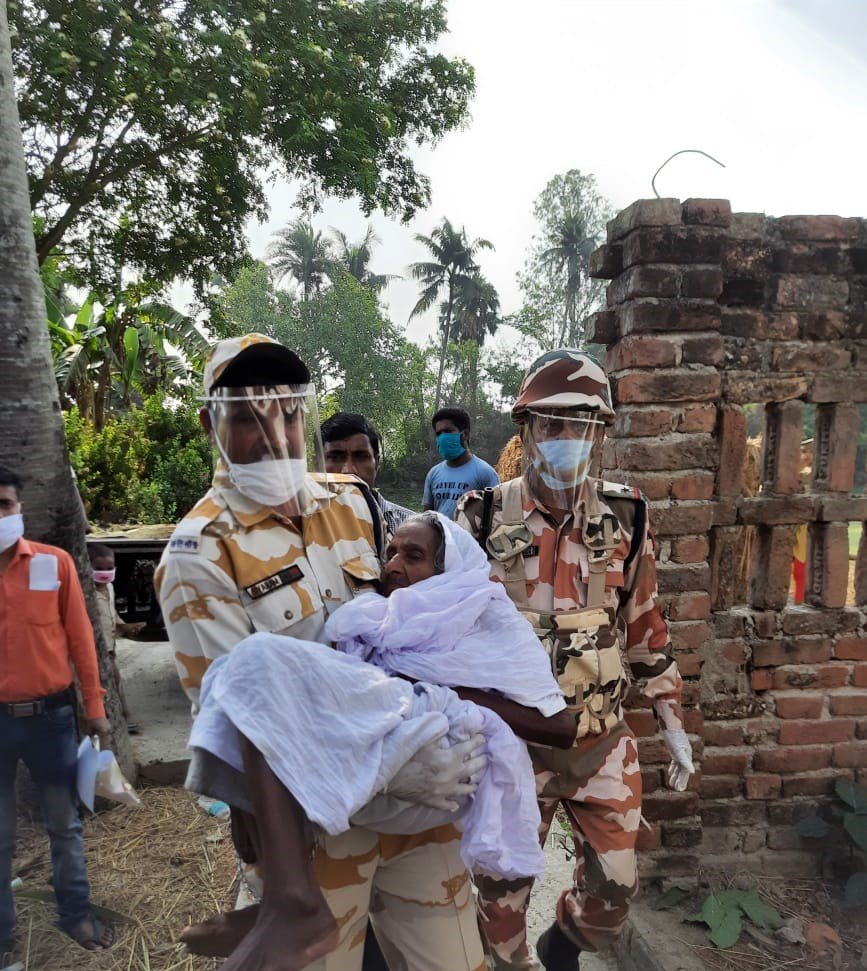 An ITBP jawan carries a senior citizen to help her reach a polling booth in Kulpi, Sundarban to cast her vote.  (Indo-Tibetan Border Police)