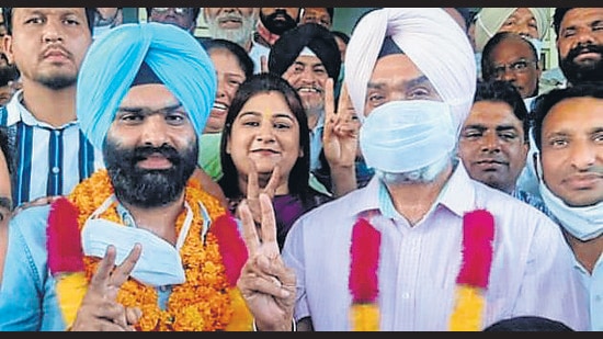 Udayvir Singh Dhillon (left) after being elected the Zirakpur municipal council president. (HT Photo)