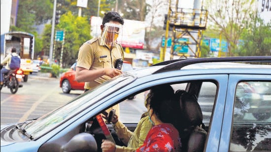 DCP (traffic) Rahul Srirame said that barricading is being done at important junctions as part of nakabandi operations to bring unnecessary commuting to a halt to break the chain of Covid-19 (HT PHOTO) DCP (traffic) Rahul Srirame said that barricading is being done at important junctions as part of nakabandi operations to bring unnecessary commuting to a halt to break the chain of Covid-19 (HT PHOTO)