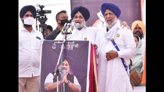 Shiromani Akali Dal (SAD) president Sukhbir Singh Badal during the Punjab Mangda Jawaab rally at Attari in Amritsar (HT photo)