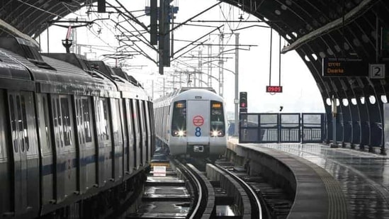 A senior DMRC official said, “In March, we penalised 7,058 people for violating Covid protocols. Since we resumed operations, 29,267 people have been penalised.”(Sanchit Khanna/HT file photo) A senior DMRC official said, “In March, we penalised 7,058 people for violating Covid protocols. Since we resumed operations, 29,267 people have been penalised.”(Sanchit Khanna/HT file photo)