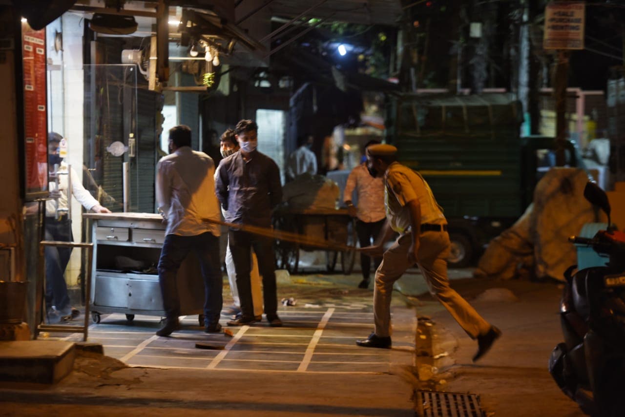 Strict compliance to the night curfew was ensured by the police last night at every crucial point. (Sanchit Khanna/HT photo) Strict compliance to the night curfew was ensured by the police last night at every crucial point. (Sanchit Khanna/HT photo)