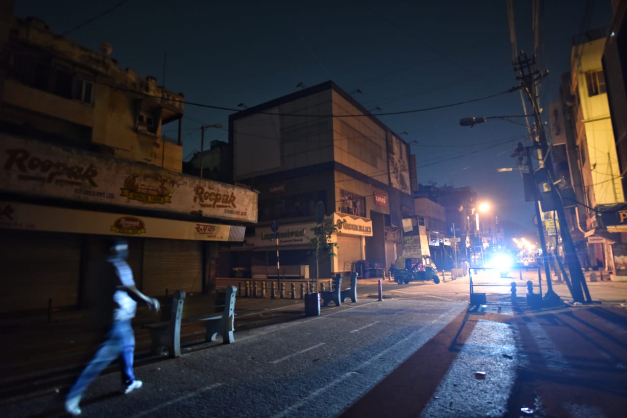Empty Delhi markets after nigh curfew imposed on Tuesday. (Sanchit Khanna/HT photo) Empty Delhi markets after nigh curfew imposed on Tuesday. (Sanchit Khanna/HT photo)