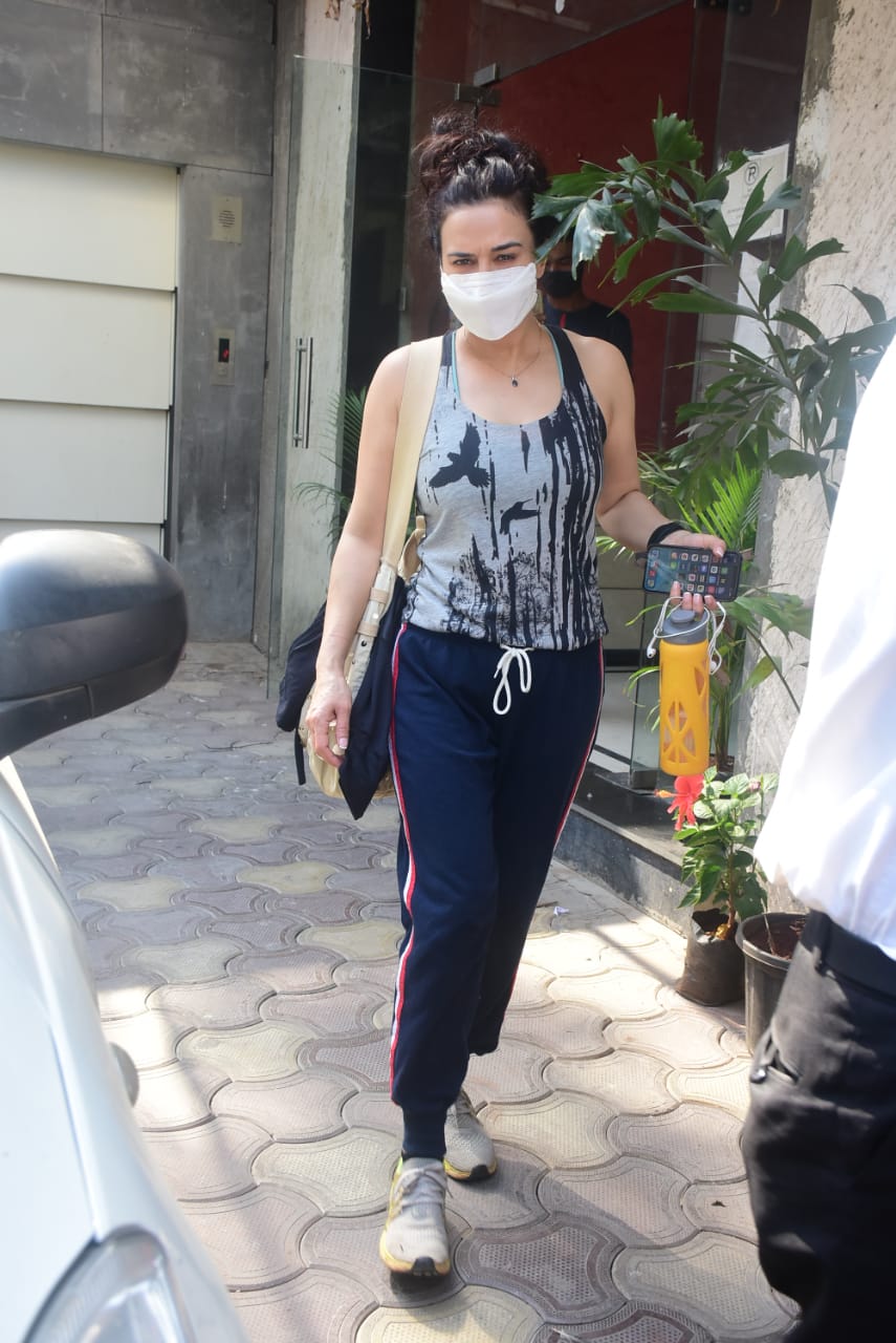 Preity Zinta steps out of a clinic in Mumbai.(Varinder Chawla) Preity Zinta steps out of a clinic in Mumbai.(Varinder Chawla)
