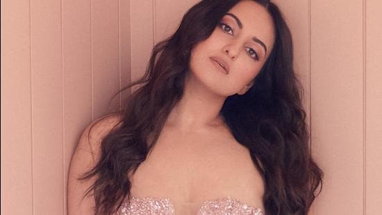 Actor Sonakshi Sinha recently wrapped up the shoot of her debut web debut. Actor Sonakshi Sinha recently wrapped up the shoot of her debut web debut.