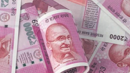 Rupee Slips For 4th Straight Session Down 11 Paise At 74 58 Against Usd Hindustan Times