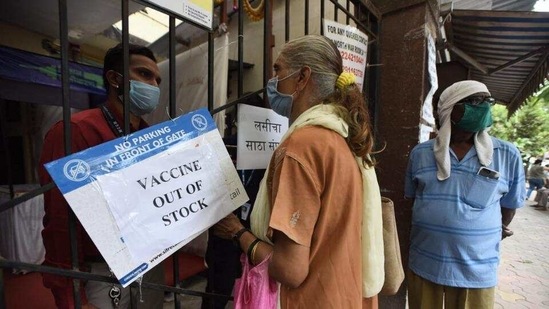 A vaccination centre in Mumbai has been closed due to shortage of Covid-19 vaccine. (Satish Bate/Hindustan Times) A vaccination centre in Mumbai has been closed due to shortage of Covid-19 vaccine. (Satish Bate/Hindustan Times)